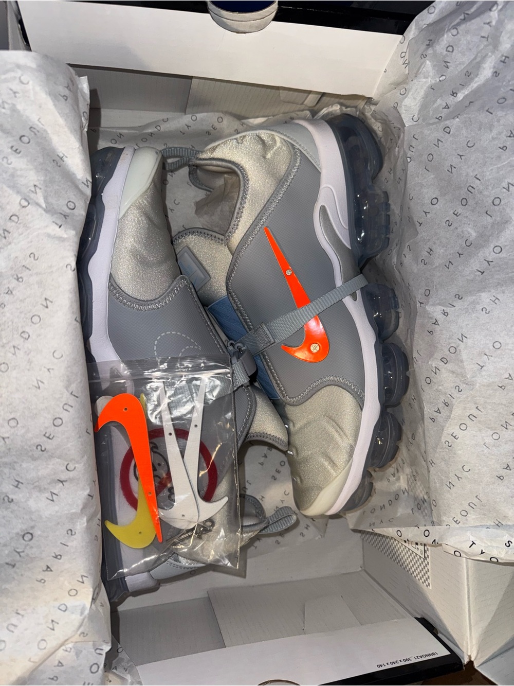 Nike Vapormax plus Paris edition with changeable logo. Original box and tool kit
